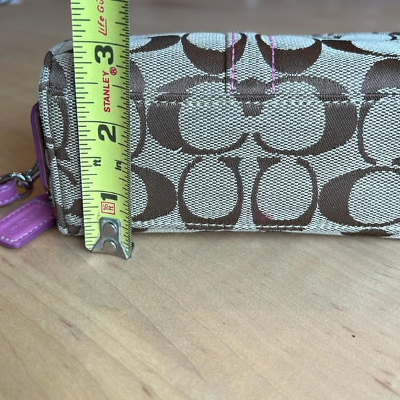 COACH Signature Mini Bag Travel Makeup wristlet - Picture 8 of 9